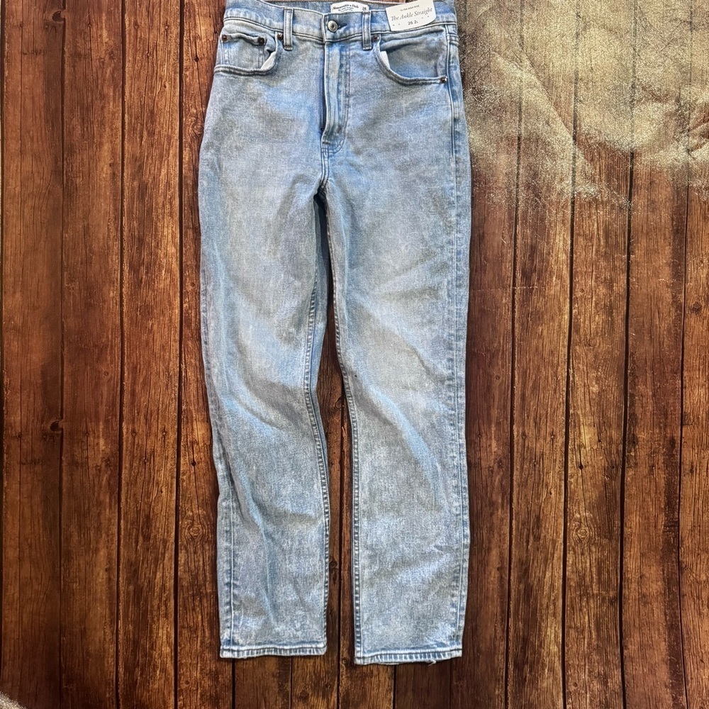 ✨ Abercrombie & Fitch Ultra High Rise Ankle Straight Jeans – Size 26L ✨